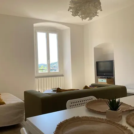 Joli Dans Le Centre De Corte *